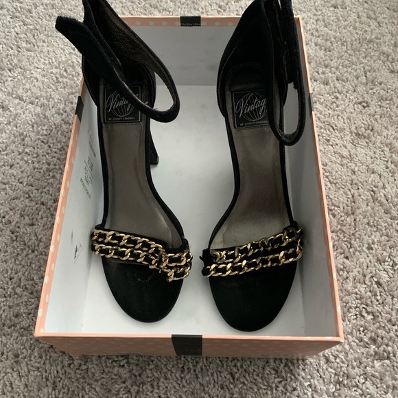 Jeffery Campbell, Black suede, gold chain (worn) - Picture 2 of 6